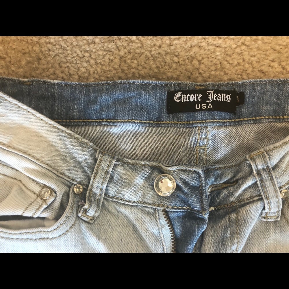 White Wash Ripped Jeans - Picture 4 of 4